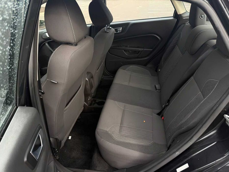 Ford Fiesta Titanium      2015