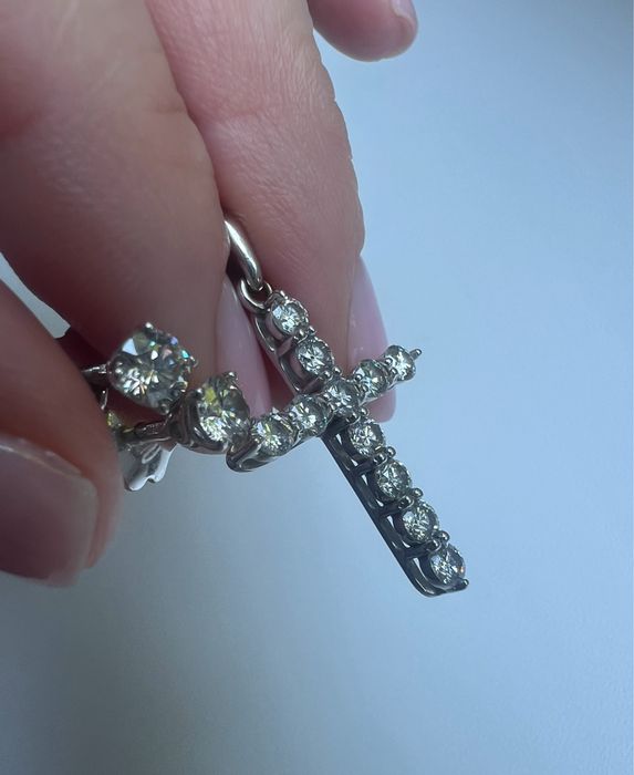 Продам серьги и крест с бриллиантами природными  1,60 Ct.