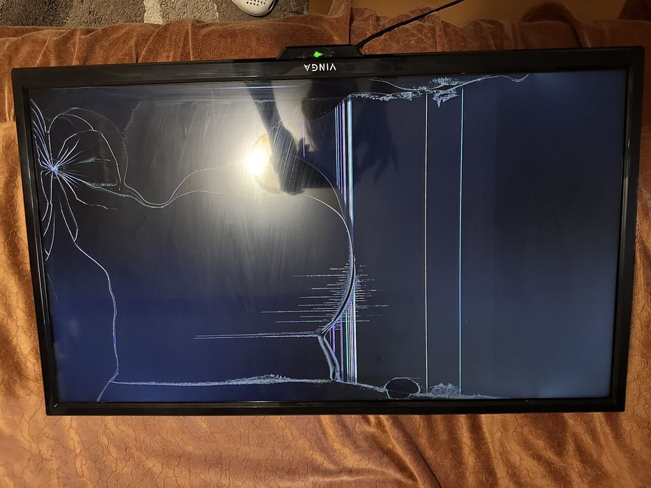 Телевізор Vinga 32 (на запчастини/ремонт)