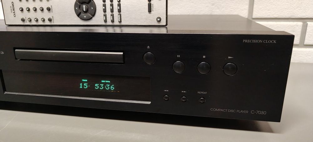Odtwarzacz CD-MP3  ONKYO  C-7030 z pilotem