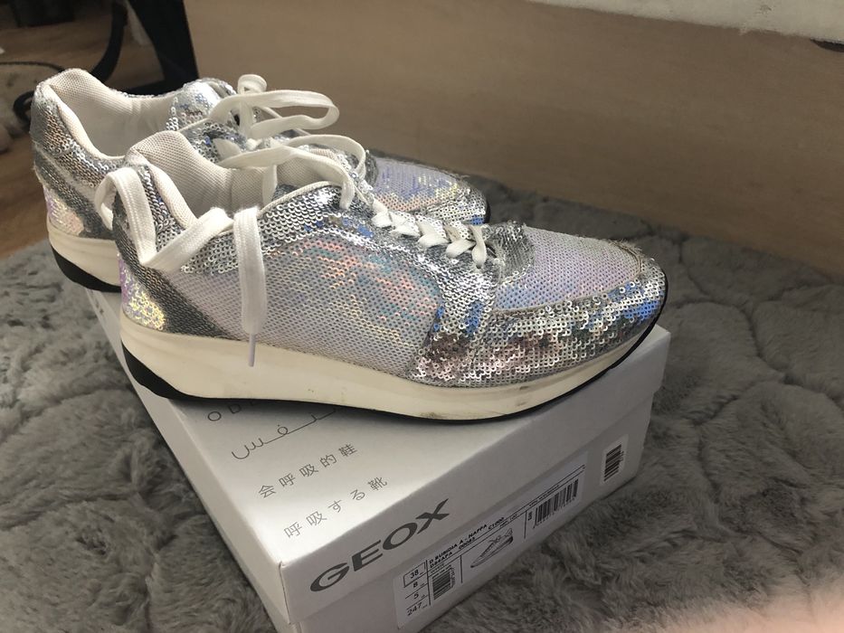 Buty sportowe z cekinami
