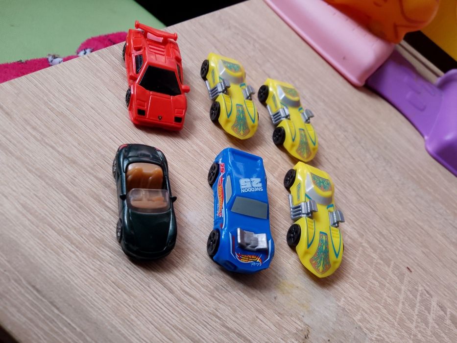 Mini Hot Wheels z jajek Miami