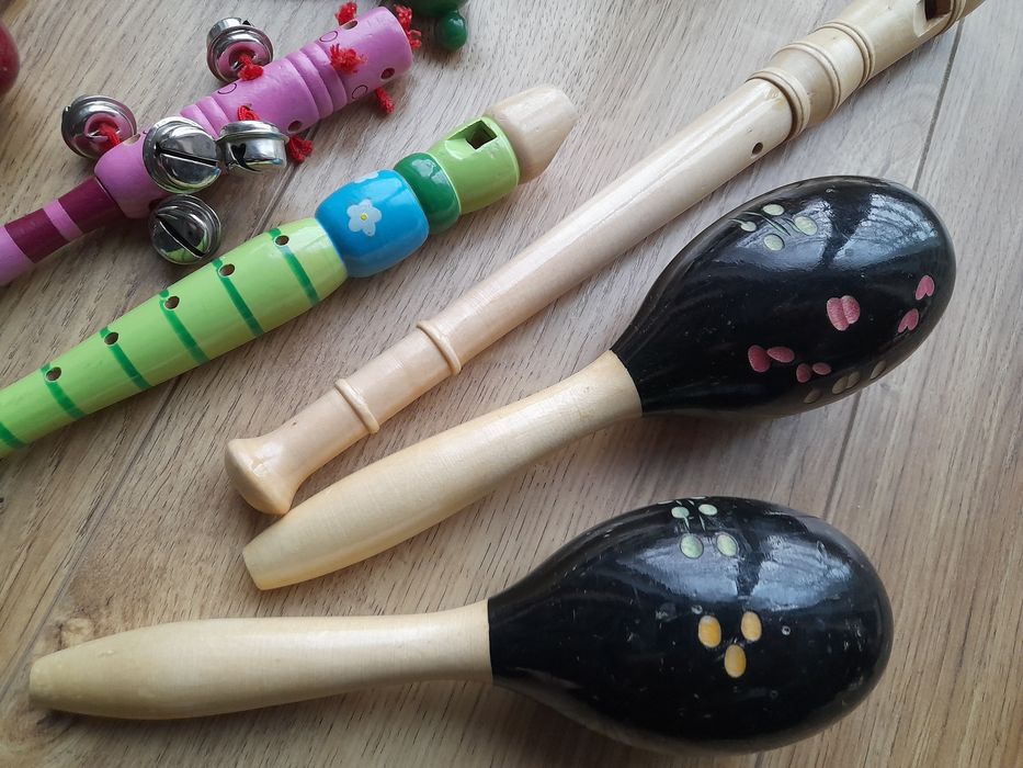 Drewniane instrumenty muzyczne dla dzieci flet marakasy dzwonki