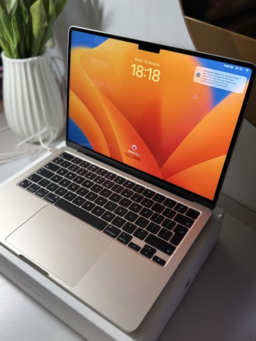 Apple MacBook Air 13" , 8-rdzeniowy procesor M3 (GPU 8 rdzeni), RAM 16 GB, dysk 256 GB