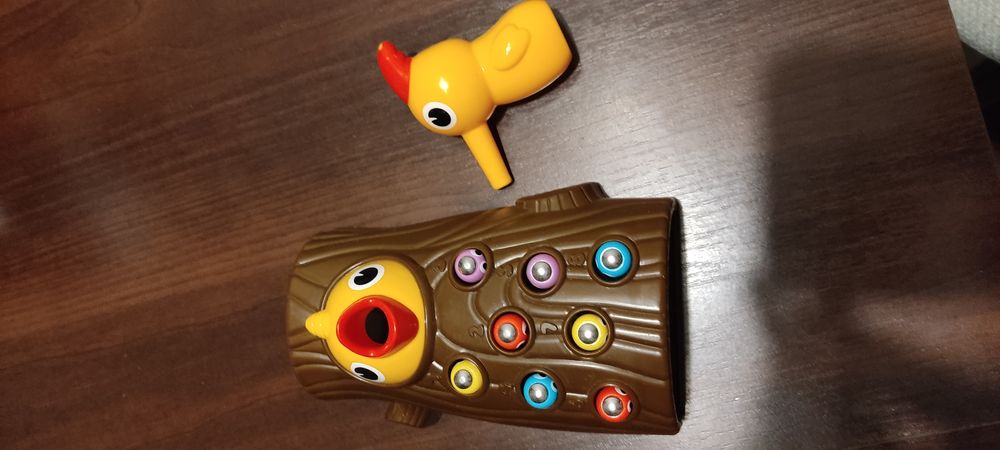 Magnetyczna gra Montesori  nakarm ptaszka robaczki dzięcioł
