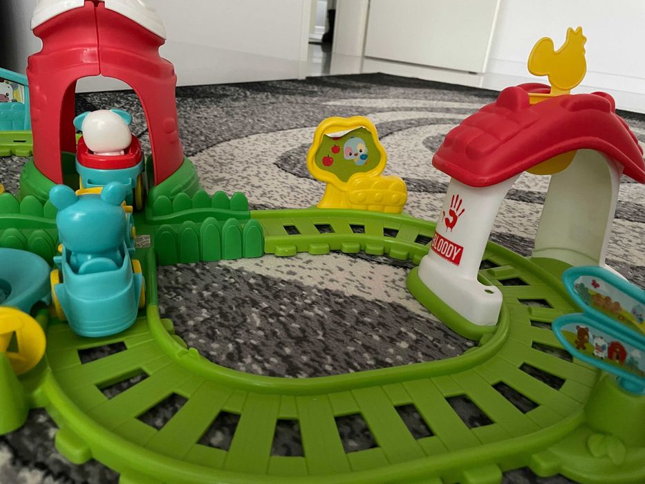 Clementoni - interaktywna ciuchcia (Pociąg Farmera)