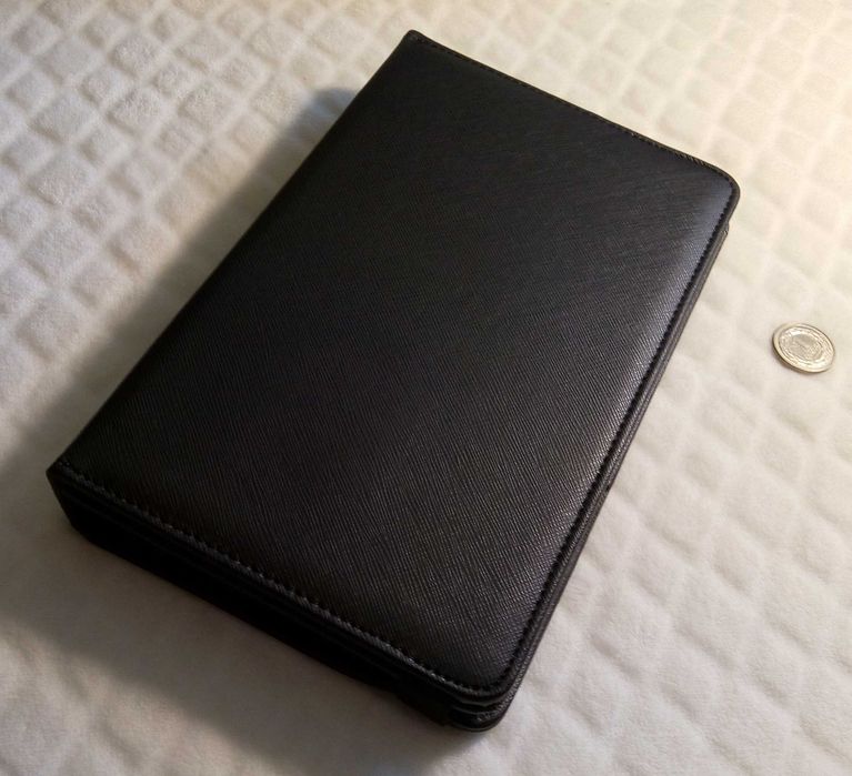 Etui ochronne z klawiaturą do tabletów 7’’