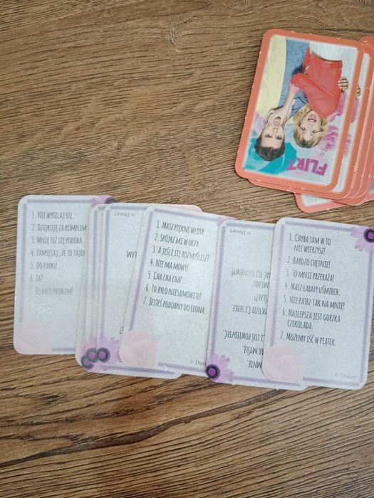 Karty do gry z serialu Violetta