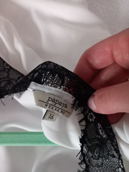 Biala lekka bluzka koronka 44