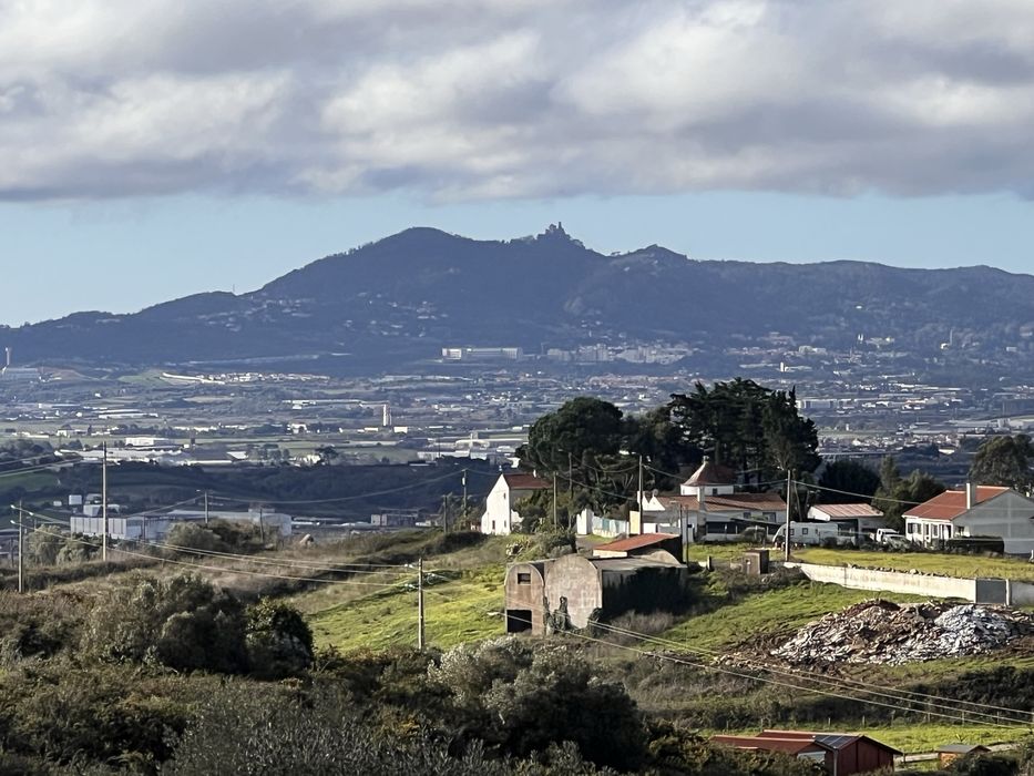 Terreno 6000m2 com um ecrã de um milhão de dólares