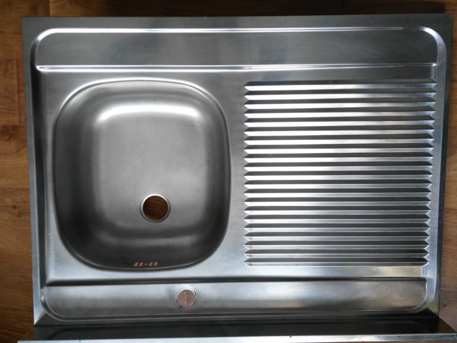 Продам Кухонную  мойку накладную из нержавеющей стали 80/60/16