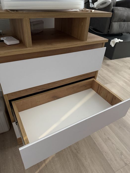 Комод, тумбочка з шухлядами