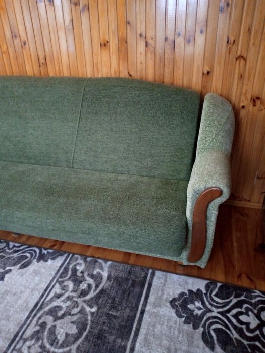 Продам диван в доброму та новому стані.