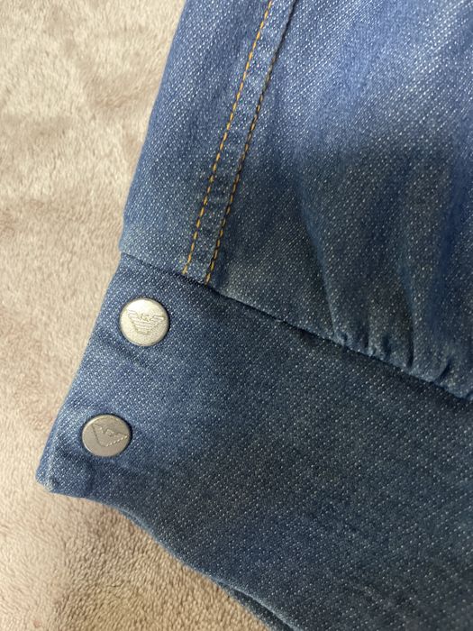 джинсовые брюки популярного итальянского бренда Armani Jeans