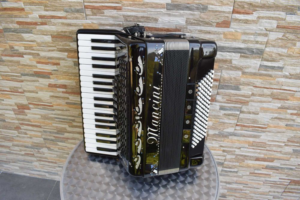 Acordeao Mancini 3 voz 96 baixos