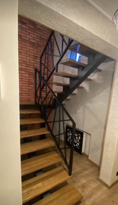 Schody metalowe na wymiar - belka centralna