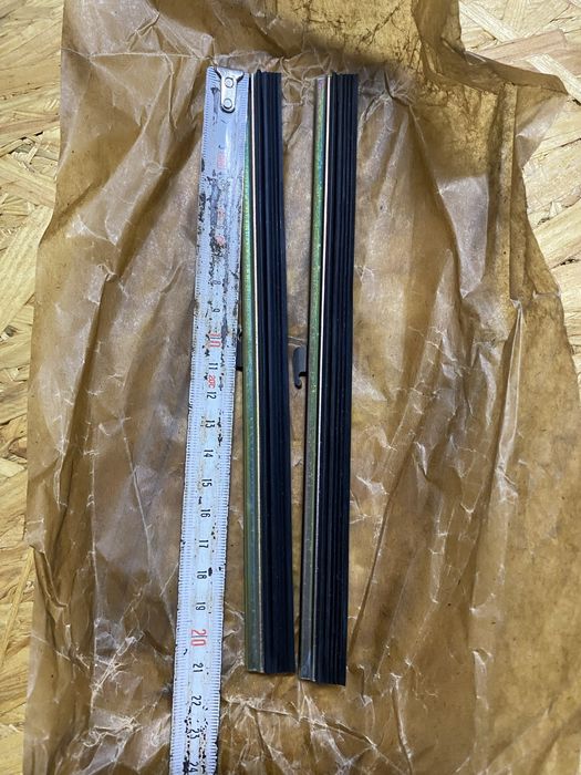 Щітка склоочисника москвіч 400,401, газ 69 Победа