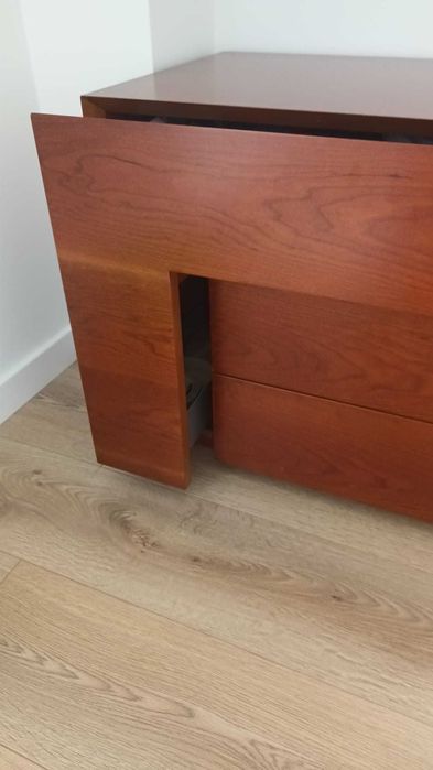 Comoda em cerejeira maciça+ mesa de cabeceira