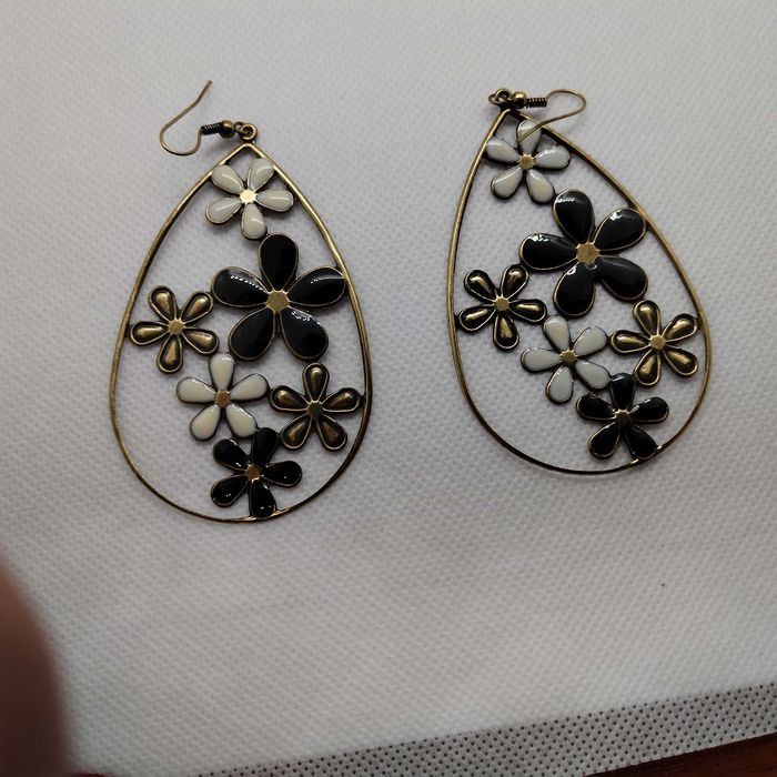 BRINCOS (3) 1 unid- 3€; 2 unid- 4€; 3 unid- 5€