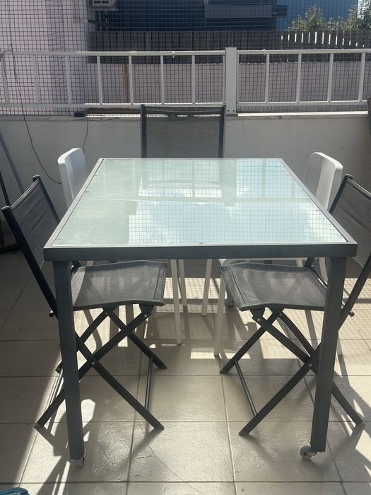 Mesa exterior/jardim