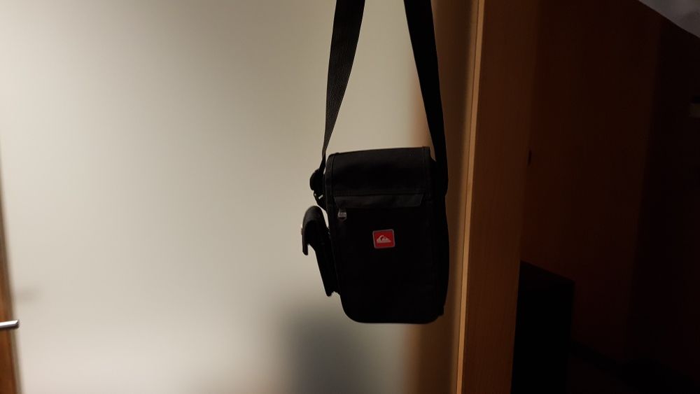 Mala documentos e telemóvel