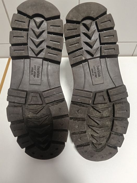 Botas 41 de cano curto Bershka com detalhe elástico na cor castanho