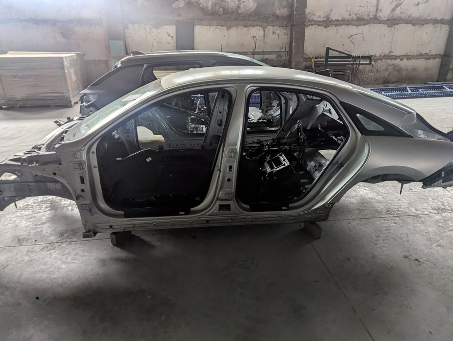 Кузов Hyundai Ionic 6 Четверть перед зад порога ріжемо усі частини