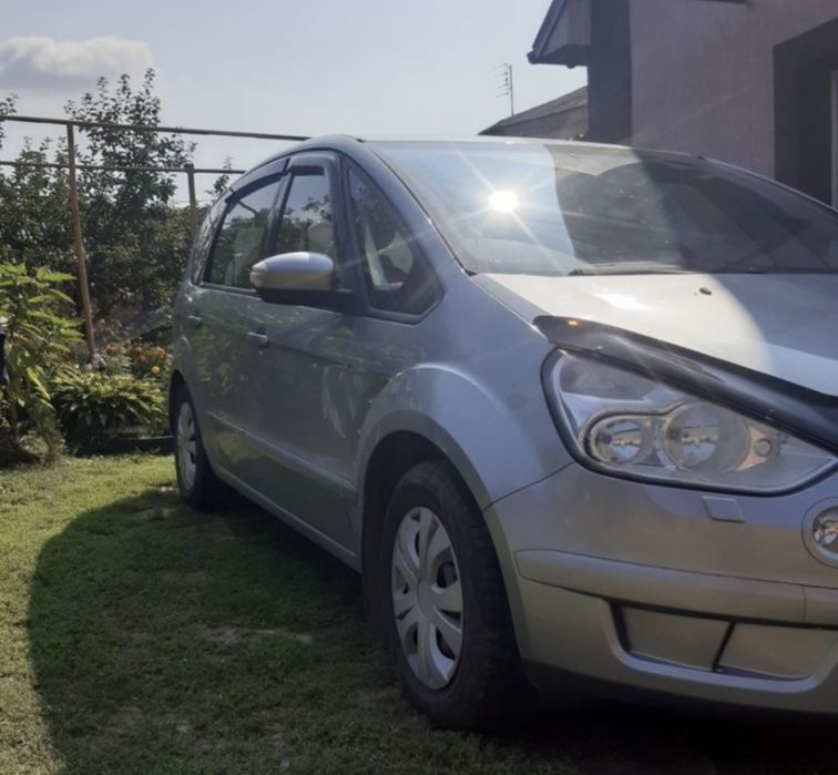 Продам машину Ford s-max