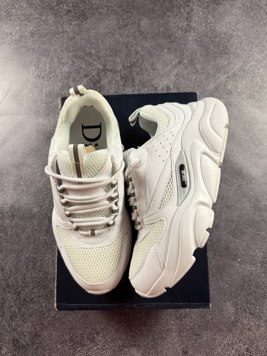 Dior   B22 White