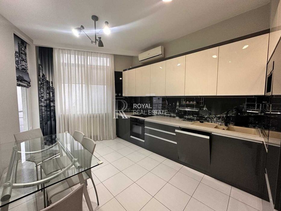 Продаж Квартира Київ ЖК «Смарагдовий» 3 кімнати 138,6 м² Дизайнерський ремонт Генератор 3 балкони 2 санвузли Метро Вокзальна Парк Центр 5 хв