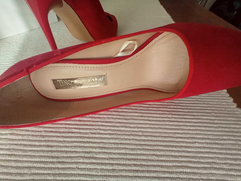 Sapatos lindos vermelhos camurça estiletes 38 novos