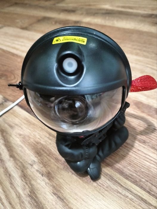 Проектор-нічник з космічною тематикою