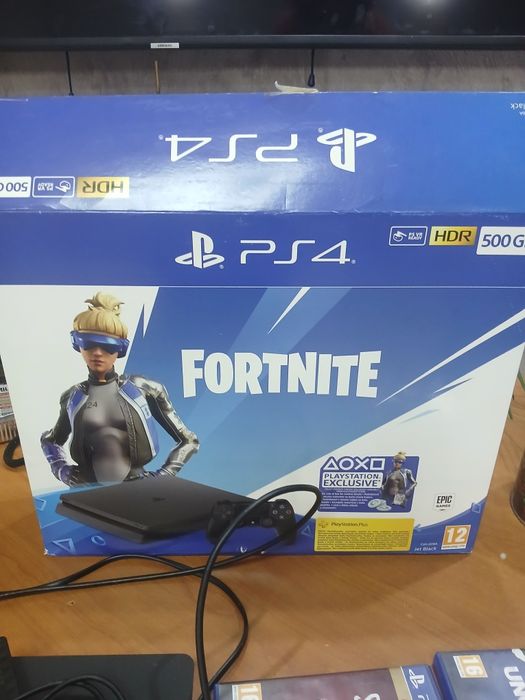 Продається приставка Sony PlayStation 4