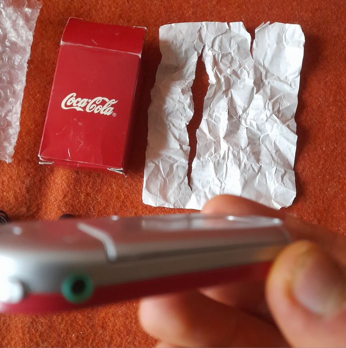 Stare kieszonkowe radio kolekcjonerskie Coca-cola uszkodzone.