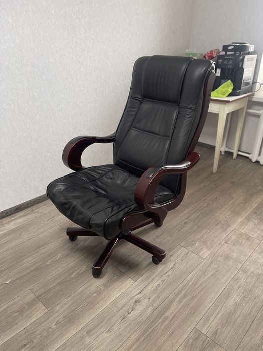 Продам офісне крісло