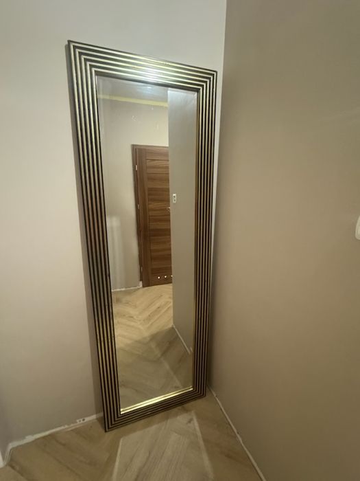 Sprzedam lustro w złoto- czarnej ramie