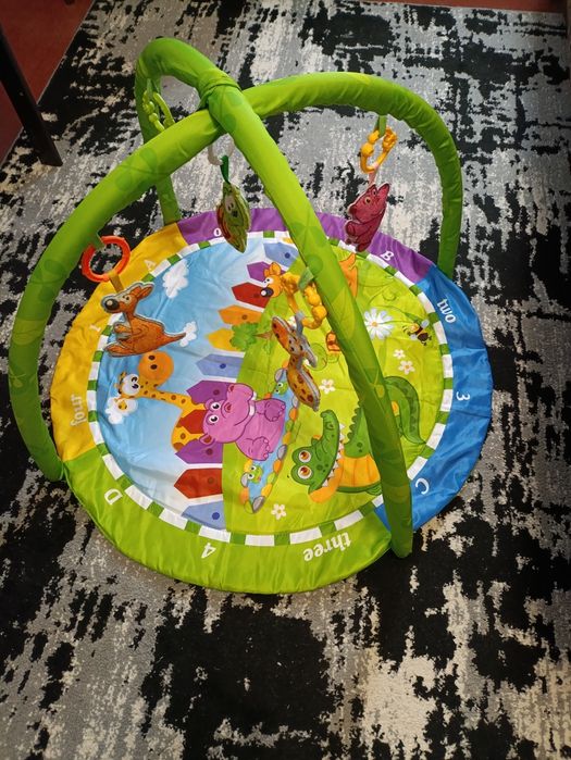 Розвиваючий коврик для найменшеньких