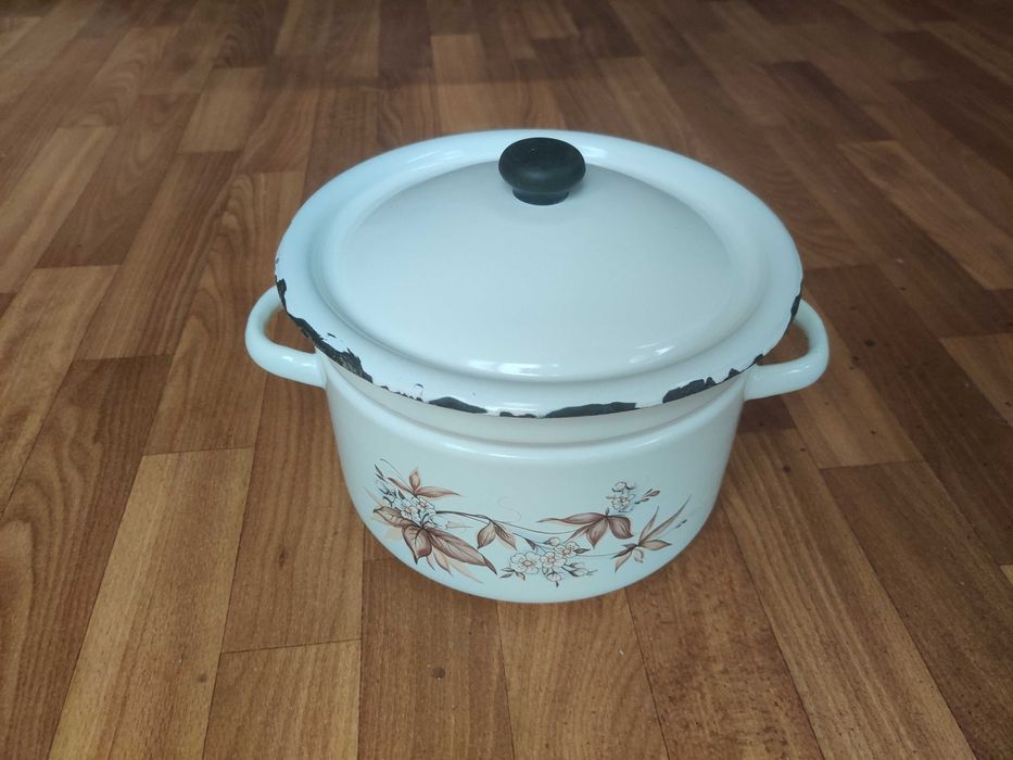 Эмалированные кастрюли