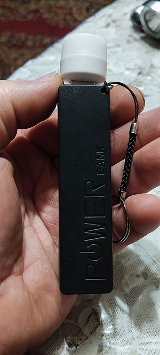 Продам повербанк в комплекті.