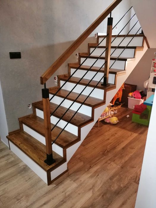 Schody drewniane / balustrady