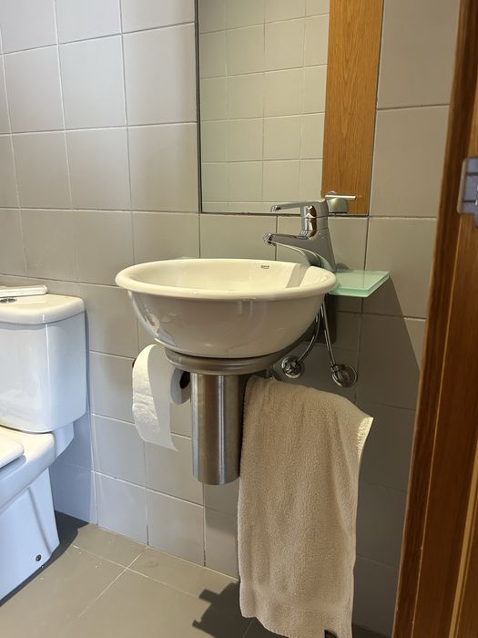 Conjunto WC Lavatorio ROCA  com torneira Grohe