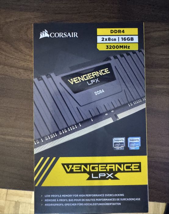 Nowe Pamięć RAM Corsair Vengeance LPX 16GB DDR4 (CMK16GX4M2A2400C16)