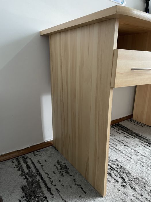 Стіл письмовий в чудовому стані