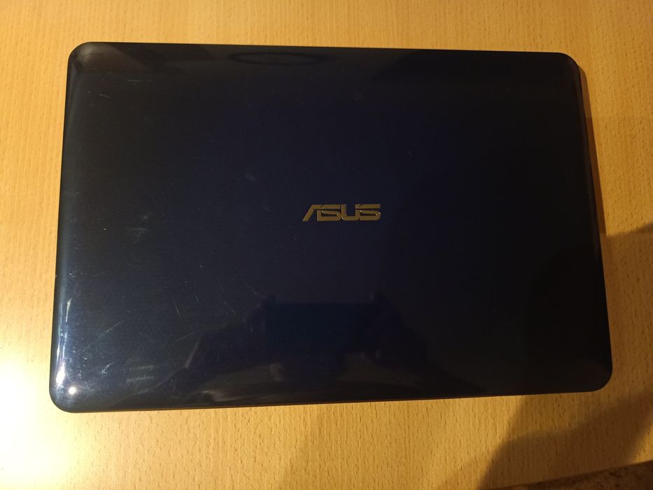ASUS  R556L bateria viciada