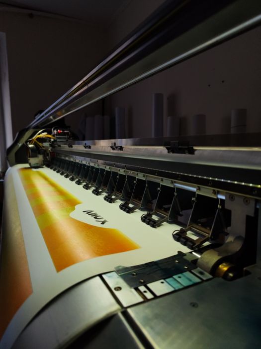 Банер, плівка, сітілайт, широкоформатний друк, великий банер