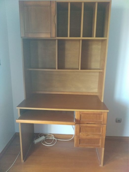 Mobilia de quarto de solteiro - Pinho Mel