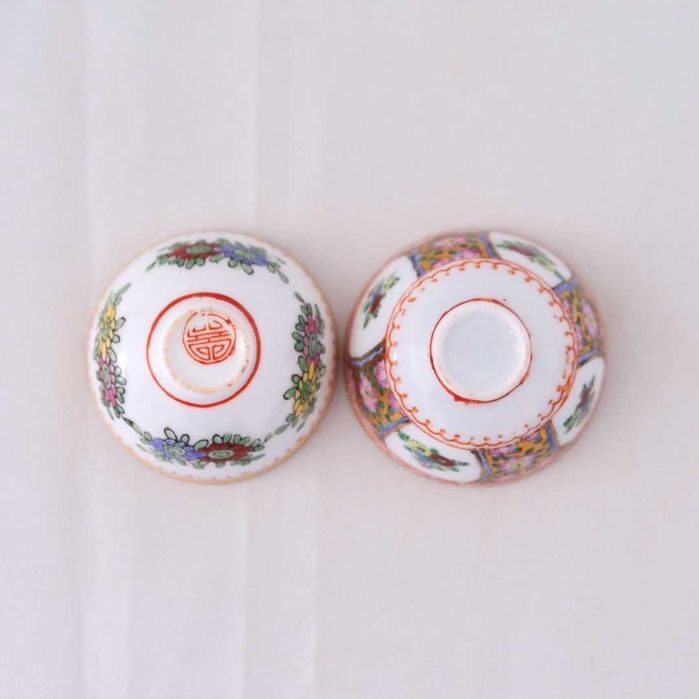 Conjunto de duas tacinhas orientais em miniatura