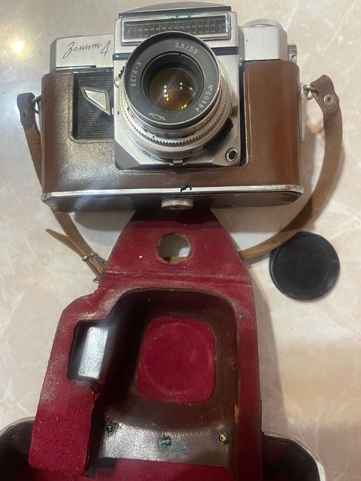 Фотоапарат Зеніт-4 з обʼєктивом Вєга-3