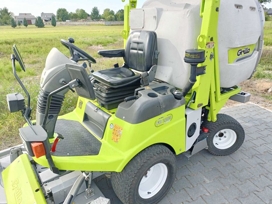 Traktorek Grillo FD 2200 nośnik narzędzi kosiarka 155cm z koszem