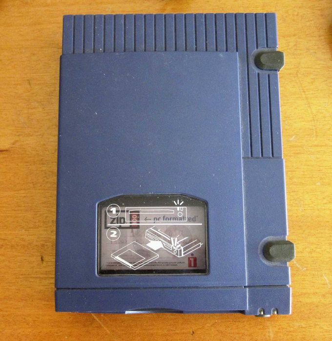 Iomega ZIP 100 MB and 250 MB Tape Drive64354227429377122